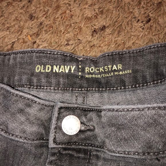 NEVER WORN🔥Women’s Old navy RockstarMidrise Jeans - Picture 5 of 7